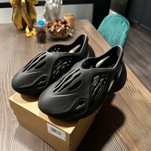 Yeezy Foam Runner ‘Onyx’ 7